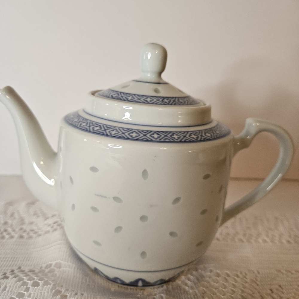 VTG Tienshan Rice Flower 4 cup Teapot Porcelain Oriental Chinese China